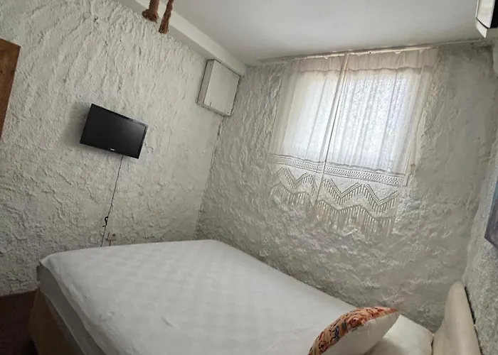 Bum Alacati Проживання в сім'ї *